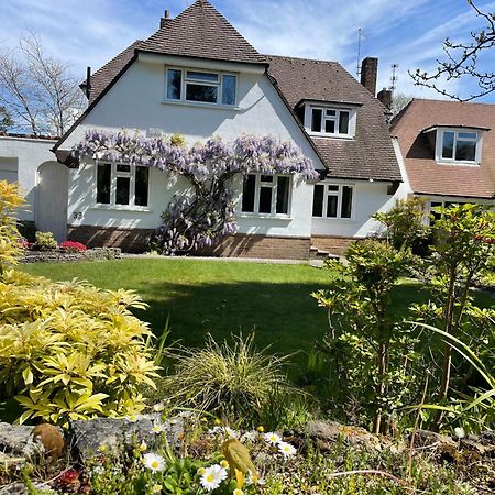 Charming Bournemouth House With Beautiful Spacious Gardens, 5 Min Drive To Beaches, Free Parking For 2-3 Cars Exterior photo