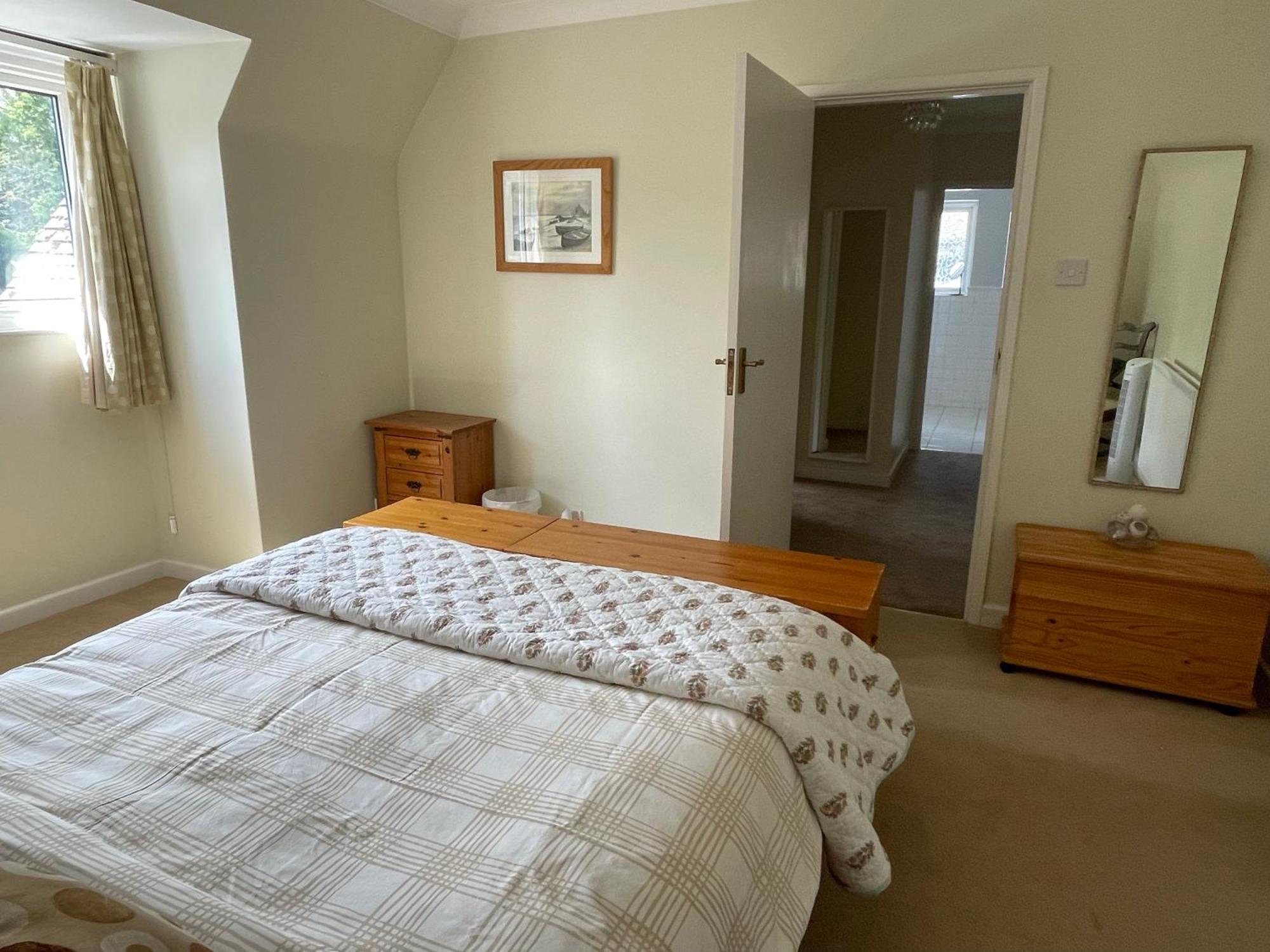 Charming Bournemouth House With Beautiful Spacious Gardens, 5 Min Drive To Beaches, Free Parking For 2-3 Cars Exterior photo